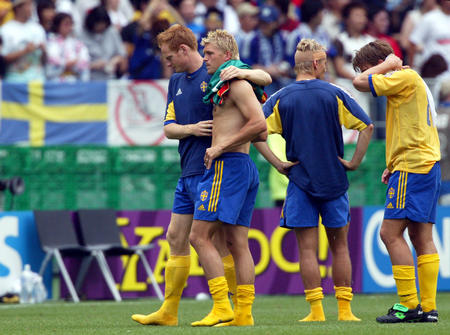 Sweden's players walk on the pitch after losing to Senegal in extra time in their second round match at the World Cup Finals in Oita June 16, 2002. Senegal won 2-1 after extra time.