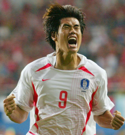 South Korea's Seol Ki-hyeon celebrates his goal against Italy during their second round World Cup Finals match in Taejon, June 18, 2002