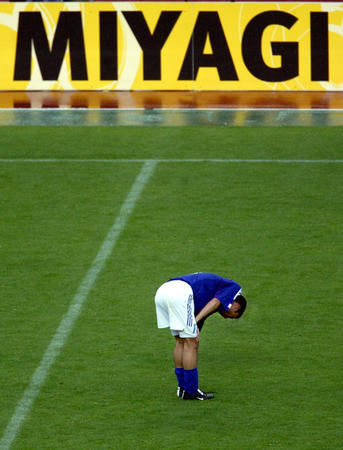 Japan's Takayuki Suzuki bows his head after a 1-0 loss to Turkey in the second round of the World Cup Finals in Sendai's Miyagi Stadium June 18, 2002. Japan were eliminated from the competition.