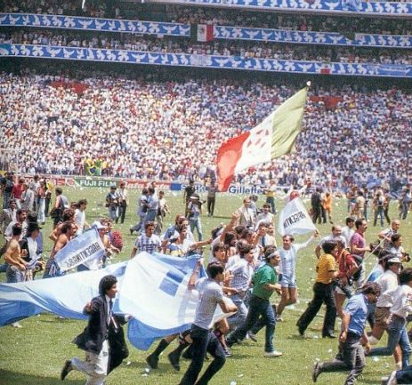 Argentinian supporters storming the field to celebrate their World Cup triumph. The party can begin. 