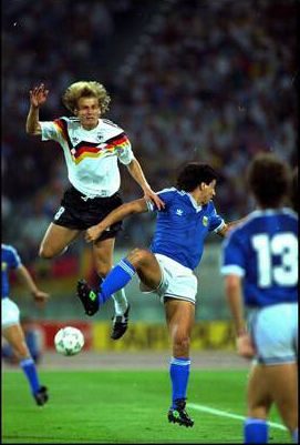 Jürgen Klinsmann struggling to deal with the Argentina defenders.